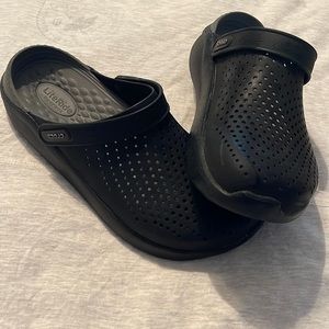 Croc LiteRite woman’s size 11